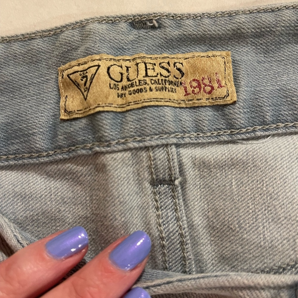 GUESS jeans embroidered and distressed denim shorts‎ - Picture 3 of 4